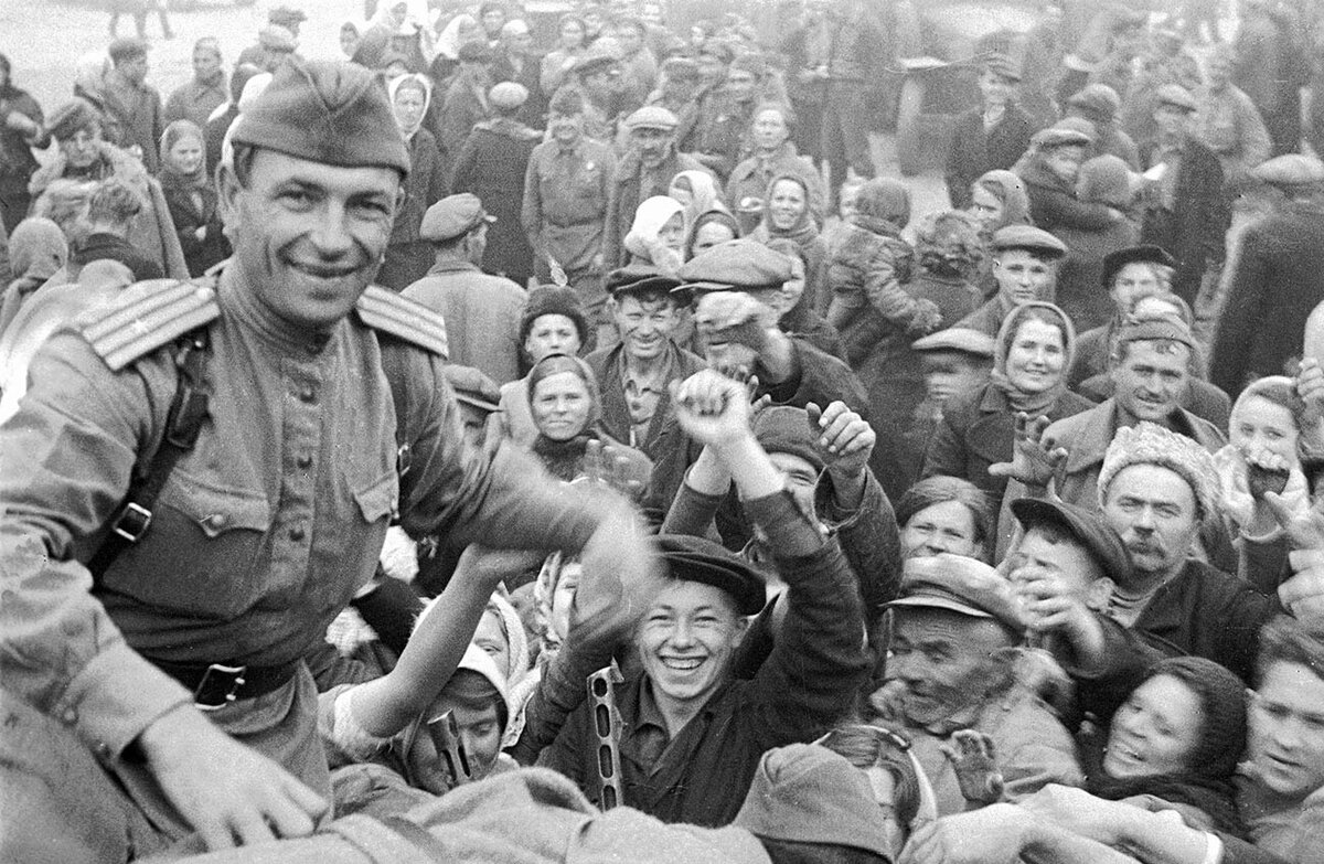 Вов народа. Освобождение Украины 28 октября 1944. 28 Октября 1944 — день освобождения Украины от фашистских захватчиков.. Встреча освободителей 1945. Освобождение Западной Украины 1944 фото