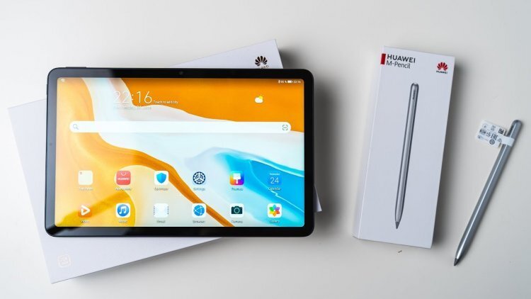 MatePad 10.4 поддерживает умное перо, имеет 4 динамика и очень хорош с точки зрения железа