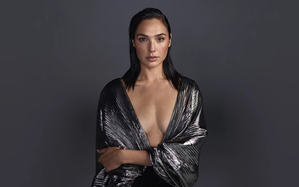 Gal gadot cleavage