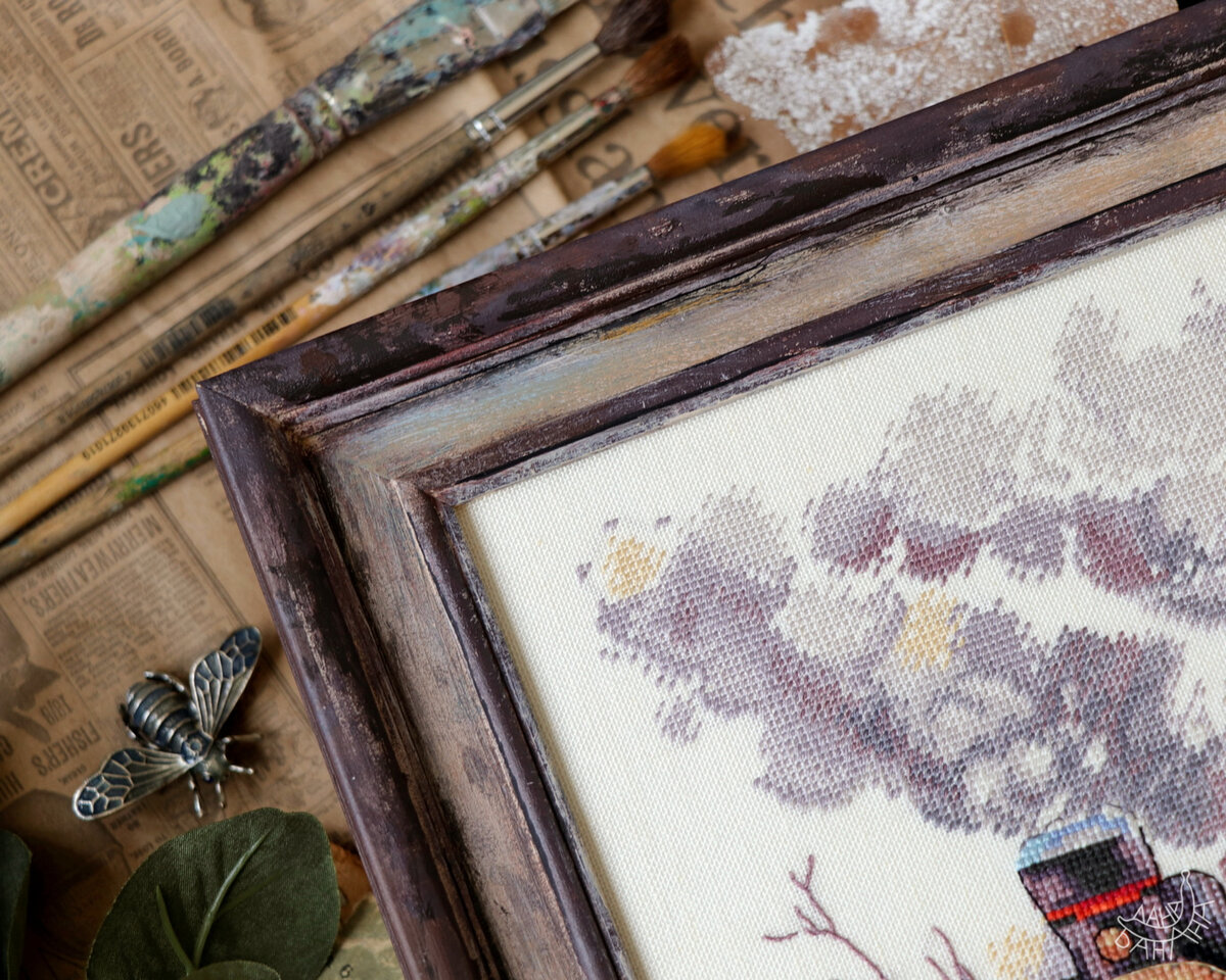 В кадр попала и брошка в виде пчелы — просто подходила общему настроению и тону:)