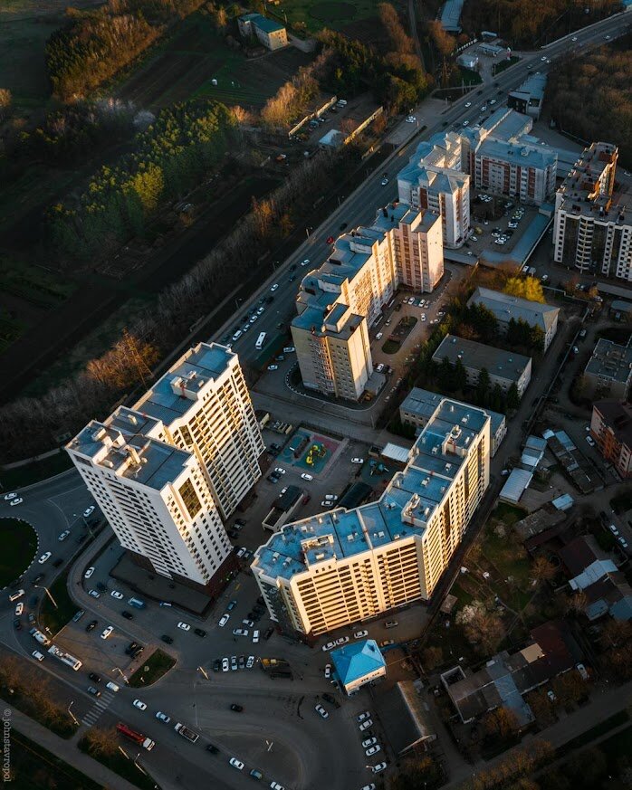 Наш дом слева на фото