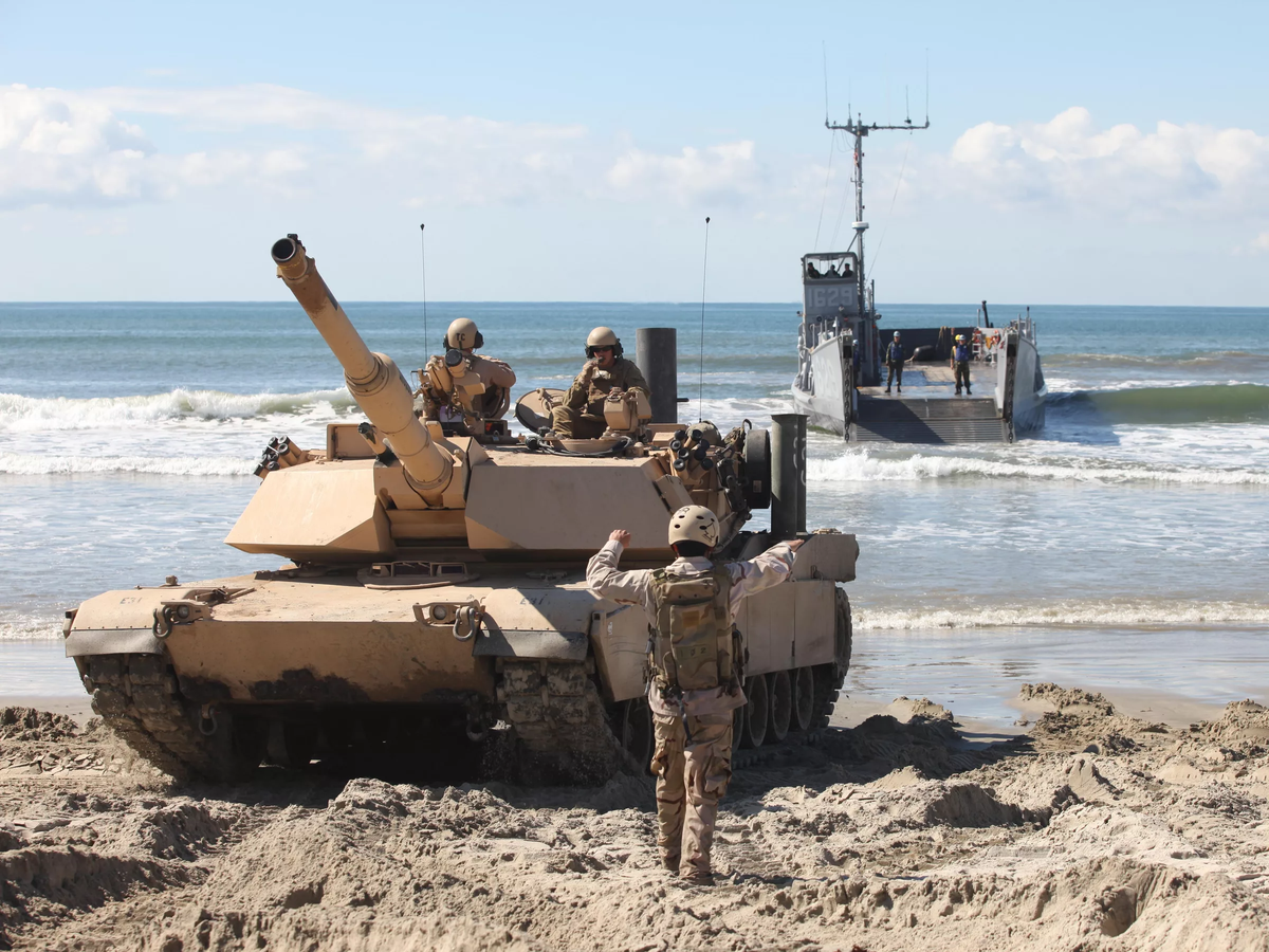 Танкисты морской пехоты. Абрамс морской пехоты США. M1a2 Abrams. Abrams m1a1 морской пехоты USA. М1а1 Абрамс корпуса морской пехоты.