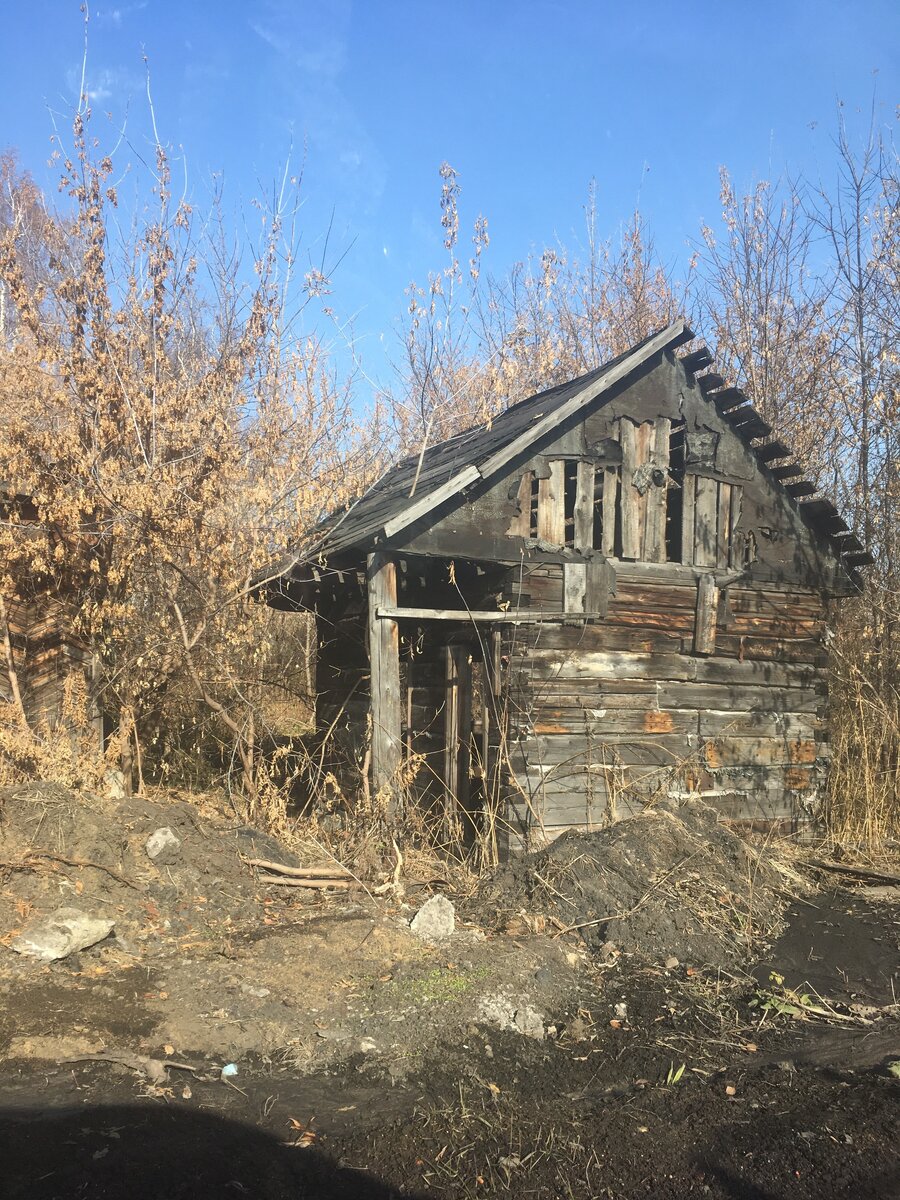 и такие постройки существуют в Кемеровской области. Как думаете, они представляют угрозу безопасности людей?