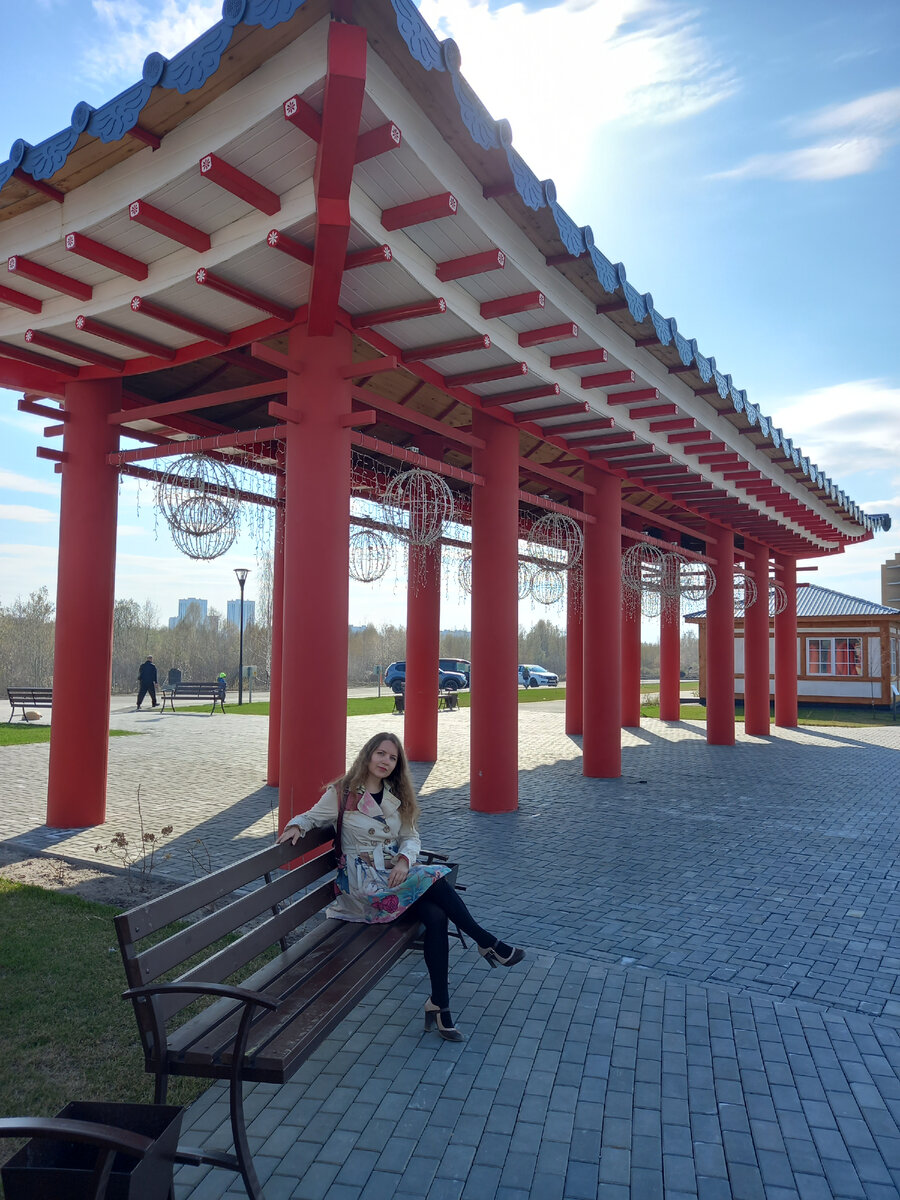 Пагода в Парке российско-корейской дружбы в Тюмени выполняет роль ворот