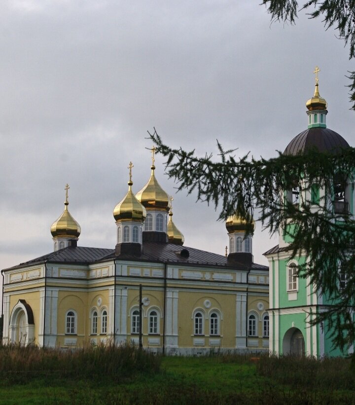 Две восстановлены церкви
