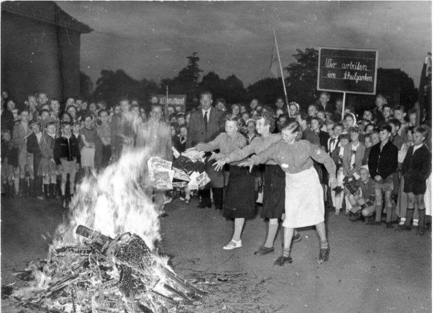 10 мая 1933 года Германия.