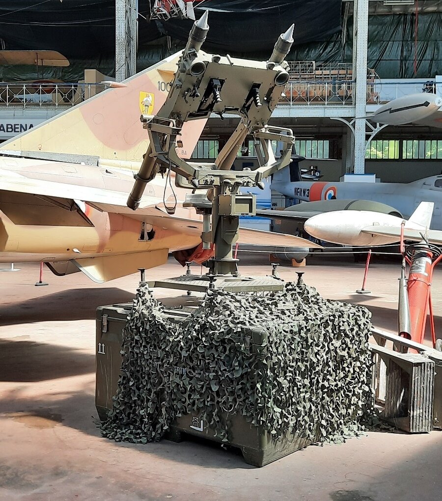 Подарок из Норвегии, ЗРК "Мистраль". Подарено порядка 100 ракет. Видимо, на пробу.