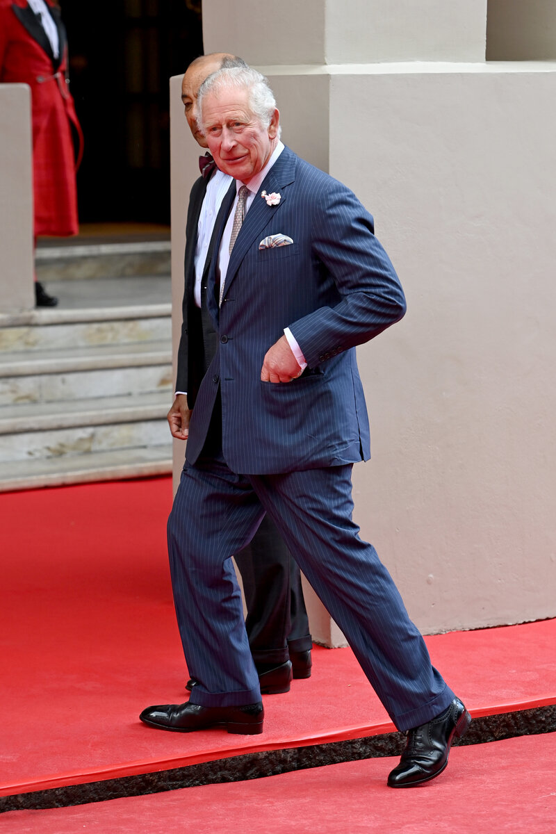 Принца Уэльского приветствовал сэр Эндрю Ллиод Уэббер, прибывший на это мероприятие вместе с лорд-лейтенантом Большого Лондона сэром Кеннетом Олисой. 
