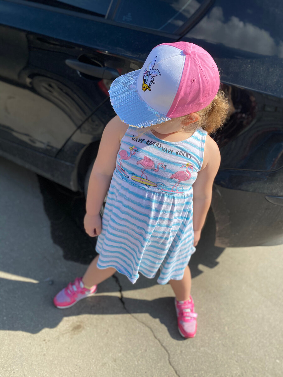 Rich family платье 499 руб, кепка 499 руб modis, кроссовки 699 руб kari