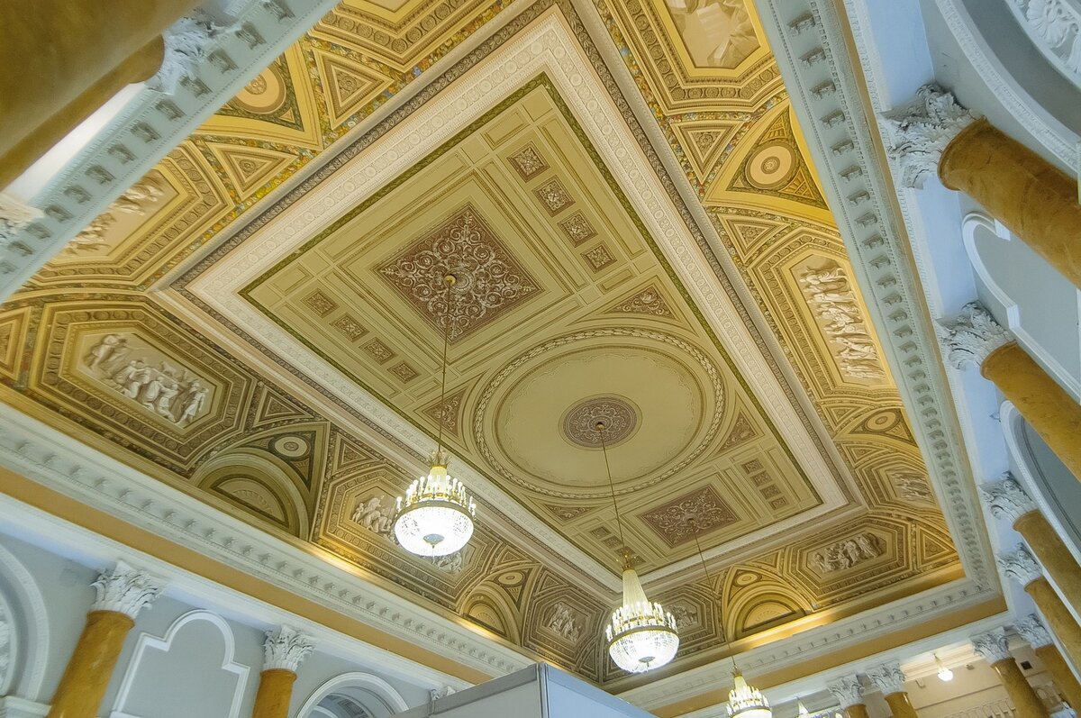 Князь-выскочка, сын писаря из Малороссии, умница, дипломат, шпион, глава масонской ложи, богатейший вельможа екатерининской эпохи, упрочивший свое положение при Павле I…. Сама фигура Александра Безбородко невероятно интересна!