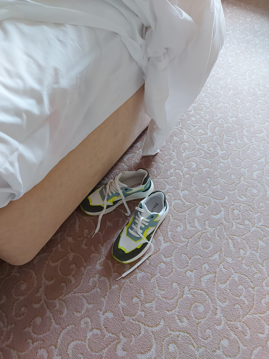 Эти кроссовки можно носить с костюмом