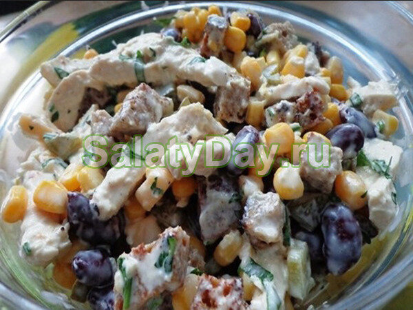 Салат с фасолью, кукурузой и сухариками — рецепт с фото пошагово