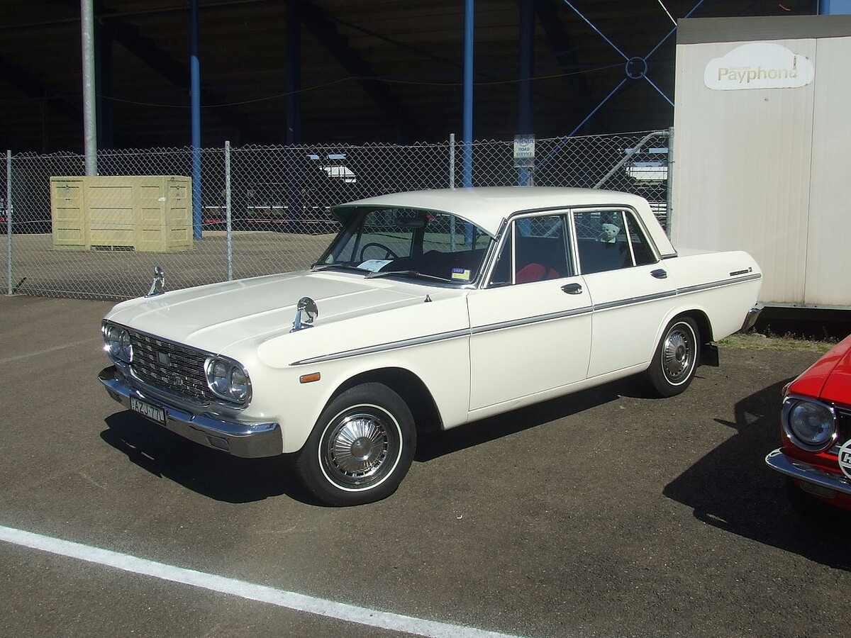 Скорее всего музейный экземпляр, судя по внешнему виду, хром, классика в колесах и явный признак отсутствия эксплуатации.