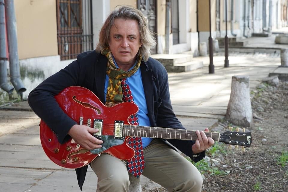 На Школьной улице.