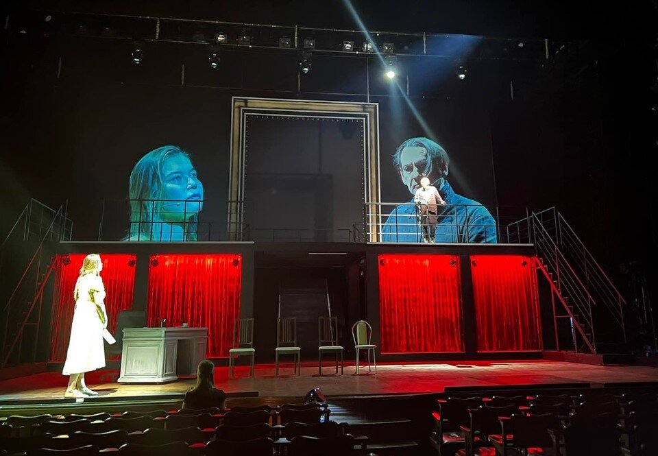     Во время репетиции спектакля «Оптимистическая трагедия».  Личная страница героя публикации в соцсети