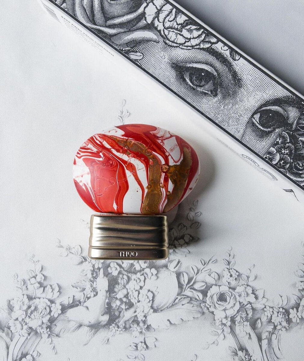     Гурманский аромат The House of Oud Keep Glazed с древесными нотам, которые дополняет манго, лист клубники, лимон, взбитые сливки, кокос и мускус. Фото: @molecule_project