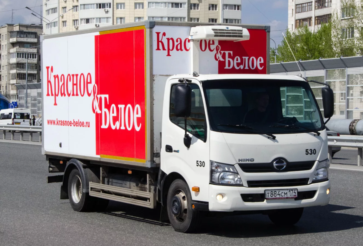 Красное белое фото автомобилей