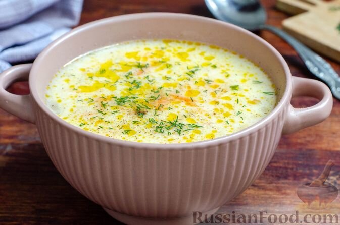 картофель, лук репчатый, морковь, сметана, мука, чеснок, зелень укропа, соль, перец чёрный молотый, масло растительное