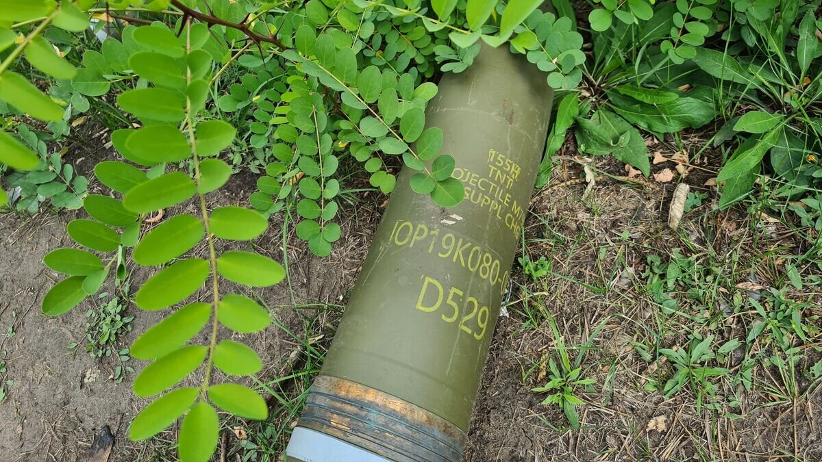    Снаряд к американской гаубице М777, брошенный украинскими военными© РИА Новости
