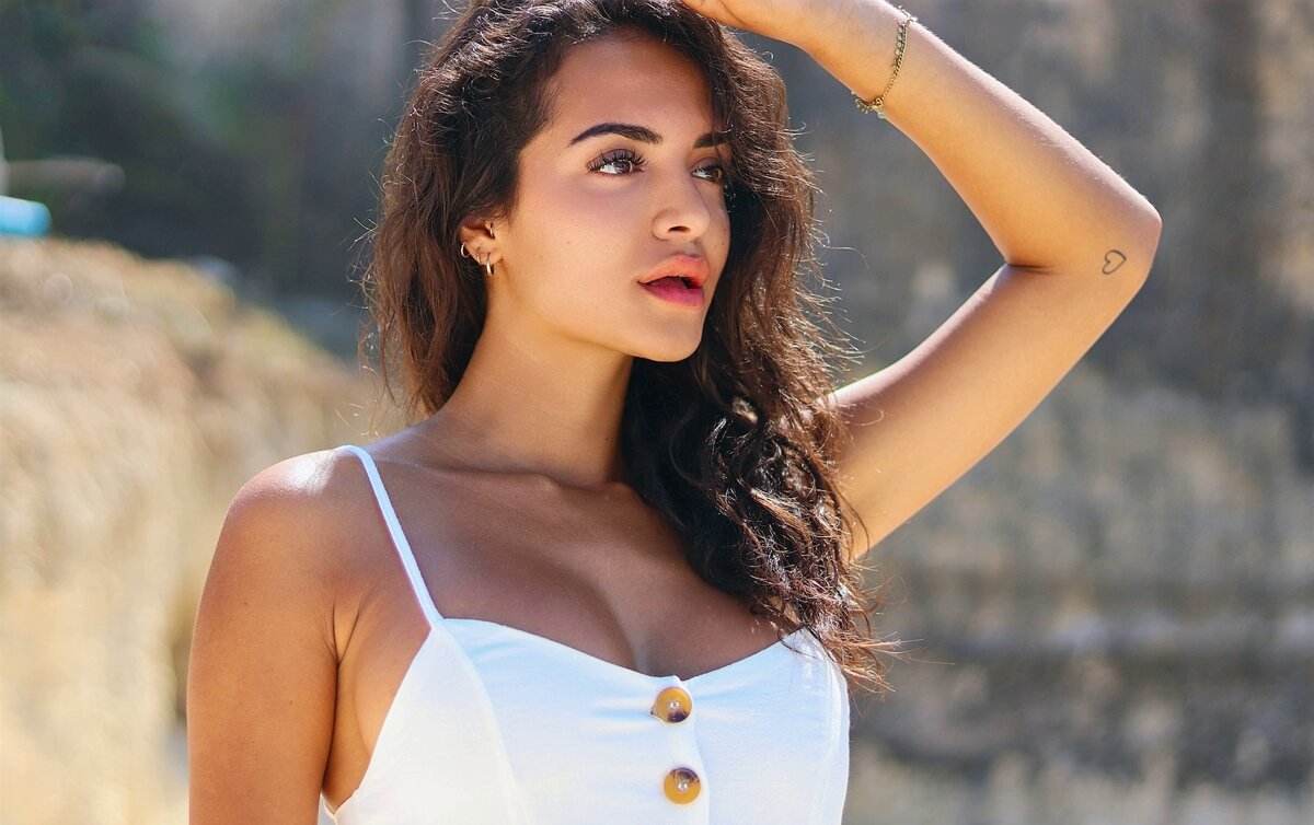     подобрать идеальный топ бывает крайне непросто unsplash.com