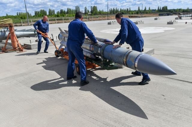 Российская противорадиолокационная ракета Х-31ПД. Дальность пуска до 250 км. Скорость полета максимальная до 4,5М.