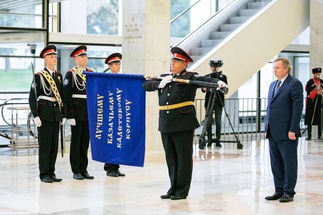    Переходящее знамя президента РФ вручили кубанским кадетам телеграм-канал атамана ВсКО Николая Долуды