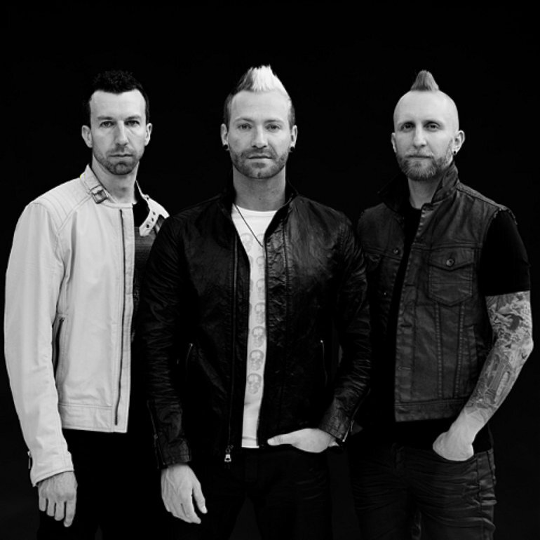 джоэль брайер. Courtesy call thousand foot krutch. группа thousand foot krutch. Thousand foot krutch обои. Thousand foot krutch эмблема.