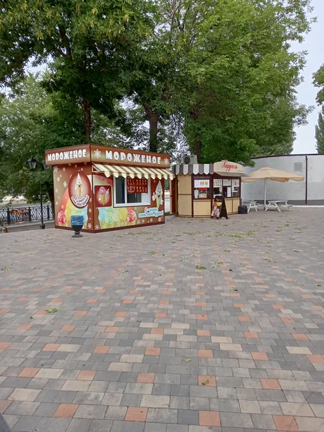 киоски с мороженным и едой