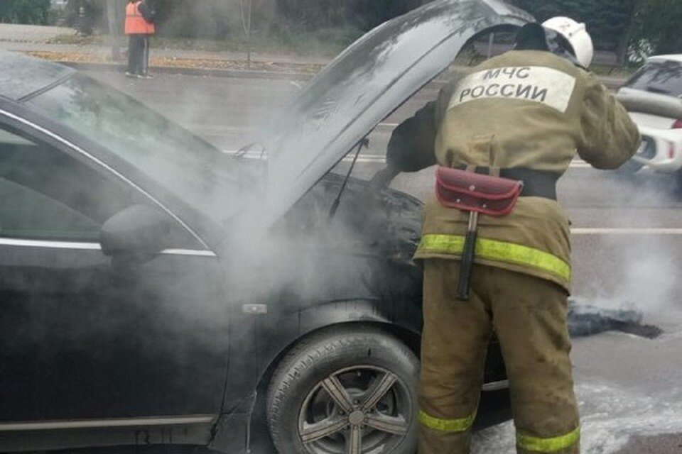     В Липецке пожарные тушили Ниссан  Пресс-служба ГУ МЧС Липецкой области.