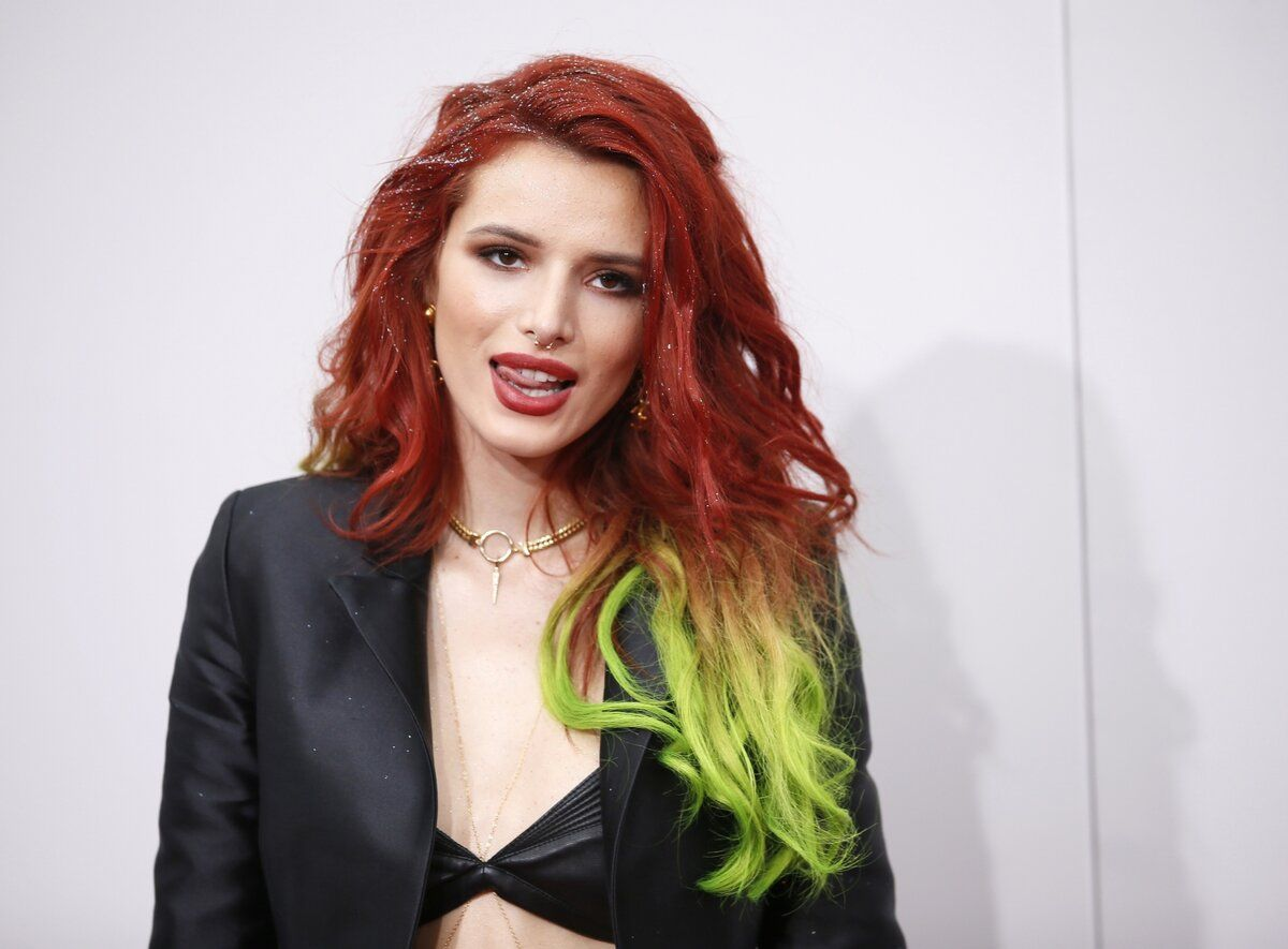 Торн сайт. Bella Thorne. Актриса Белла Торн. Белла Торн 2023. Белла Торн американский дьявол.