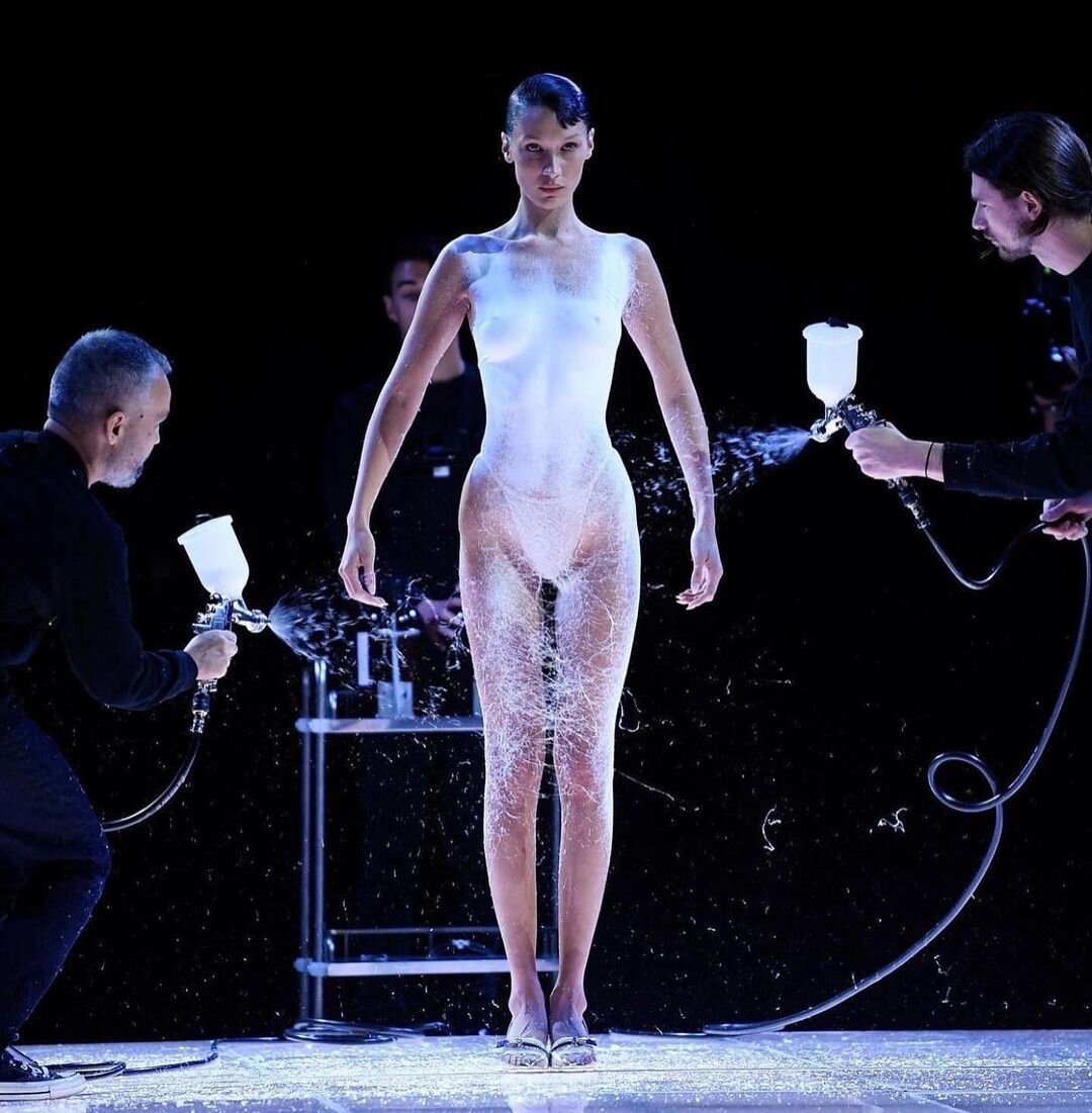    Белла Хадид в финале шоу Сoperni весна-лето 2023@coperni