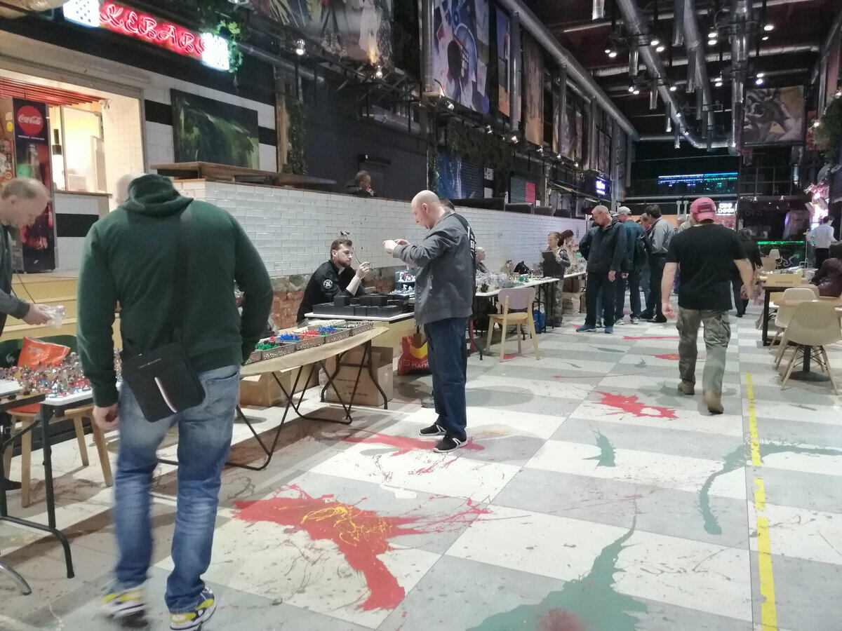 Фото в 12 часов. Как видите, зал еще пуст. Через пару часов тут было не протолкнуться.