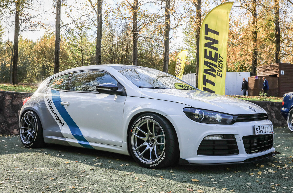    Перечень доработок каждого конкретного автомобиля при этом индивидуален. Общее, что их объединяет — это занижение и эффектные колеса.