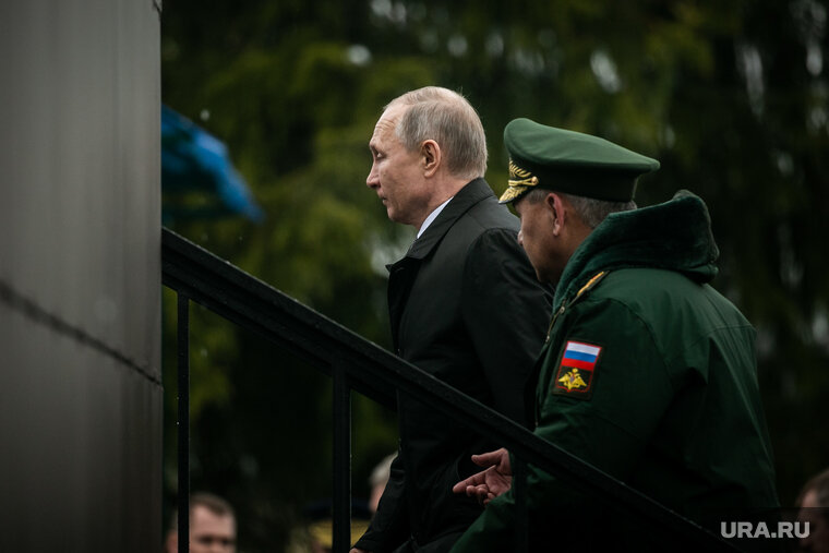    Путин и Шойгу посетили полигон, где учатся мобилизованные (фото из архива)
