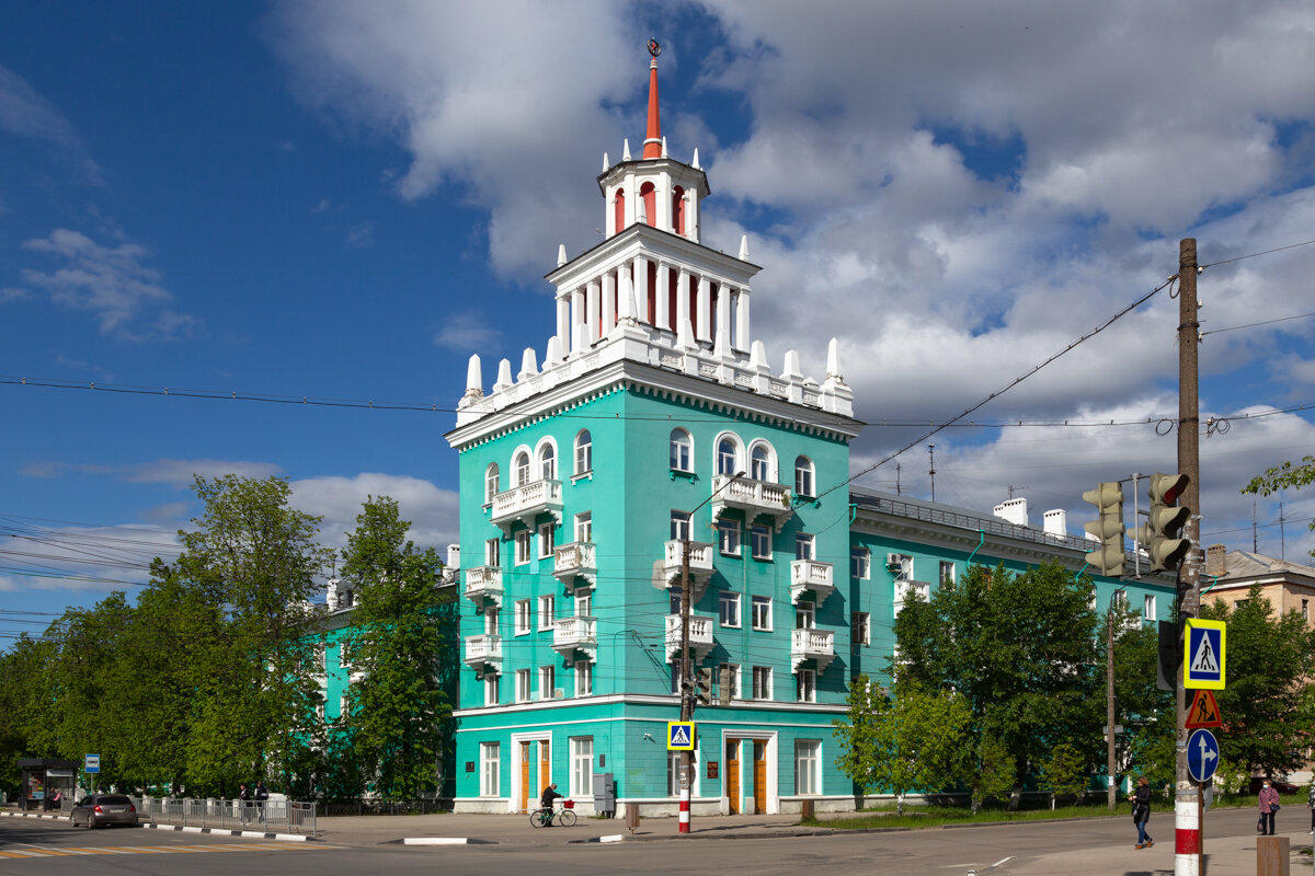 Один из крупнейших центров химической промышленности России Нынешний город молодой и носил три названия. До января 1927 года — Чёрное, до 22 июня 1929 года — Растяпино.