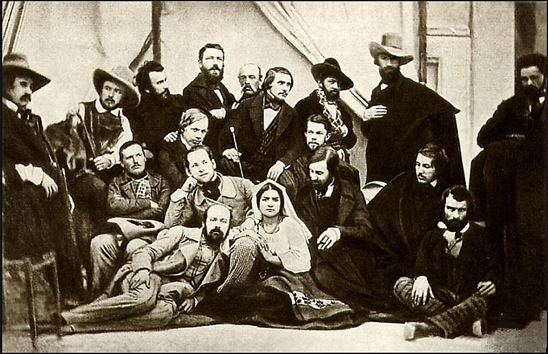 Фото сделано в январе 1845 года в Риме. Среди русских художников и архитекторов — Николай Васильевич Гоголь.  Это единственное фото великого писателя. С дагеротипа Левицкого был сделан всем известный одиночный портрет писателя 
Фото: Sergey Lvovich Levitsky, Public domain, via Wikimedia Commons