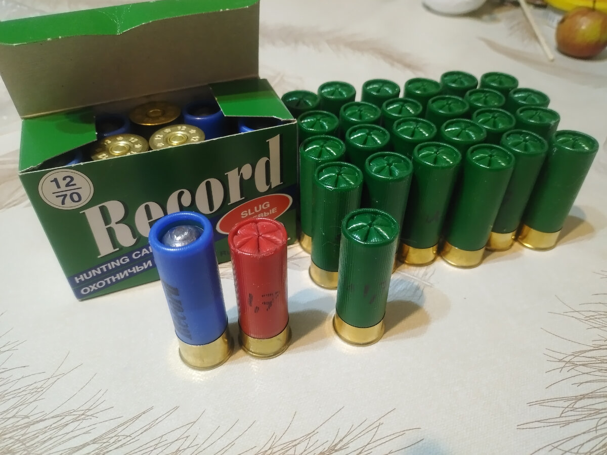 Патрон в красной гильзе - 3-е переснаряжение, зеленые - новые гильзы. 25 патронов - часа полтора неспешной работы с кружкой чая
