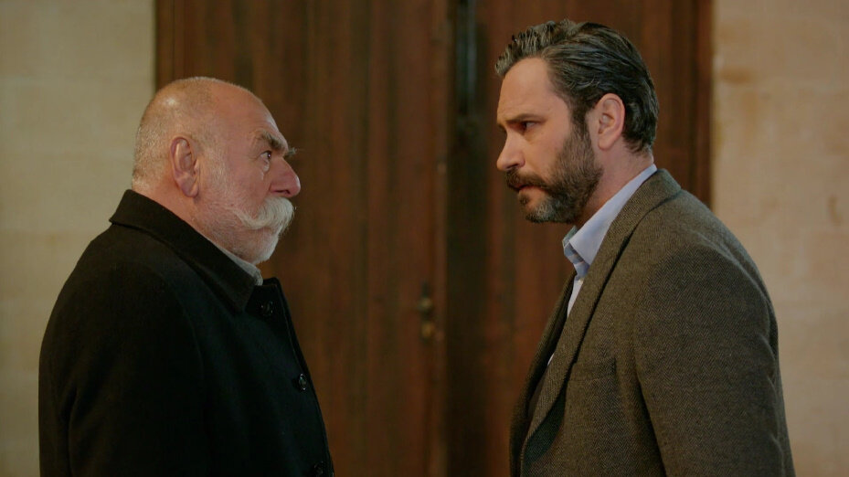 Ветреный турецкий 19. Миран рейян турецкий сериал. Азизе турецкий сериал ветреный. Ветреный турецкий сериал фырат и зейнеп. Зейнеп асланбей ветреный.