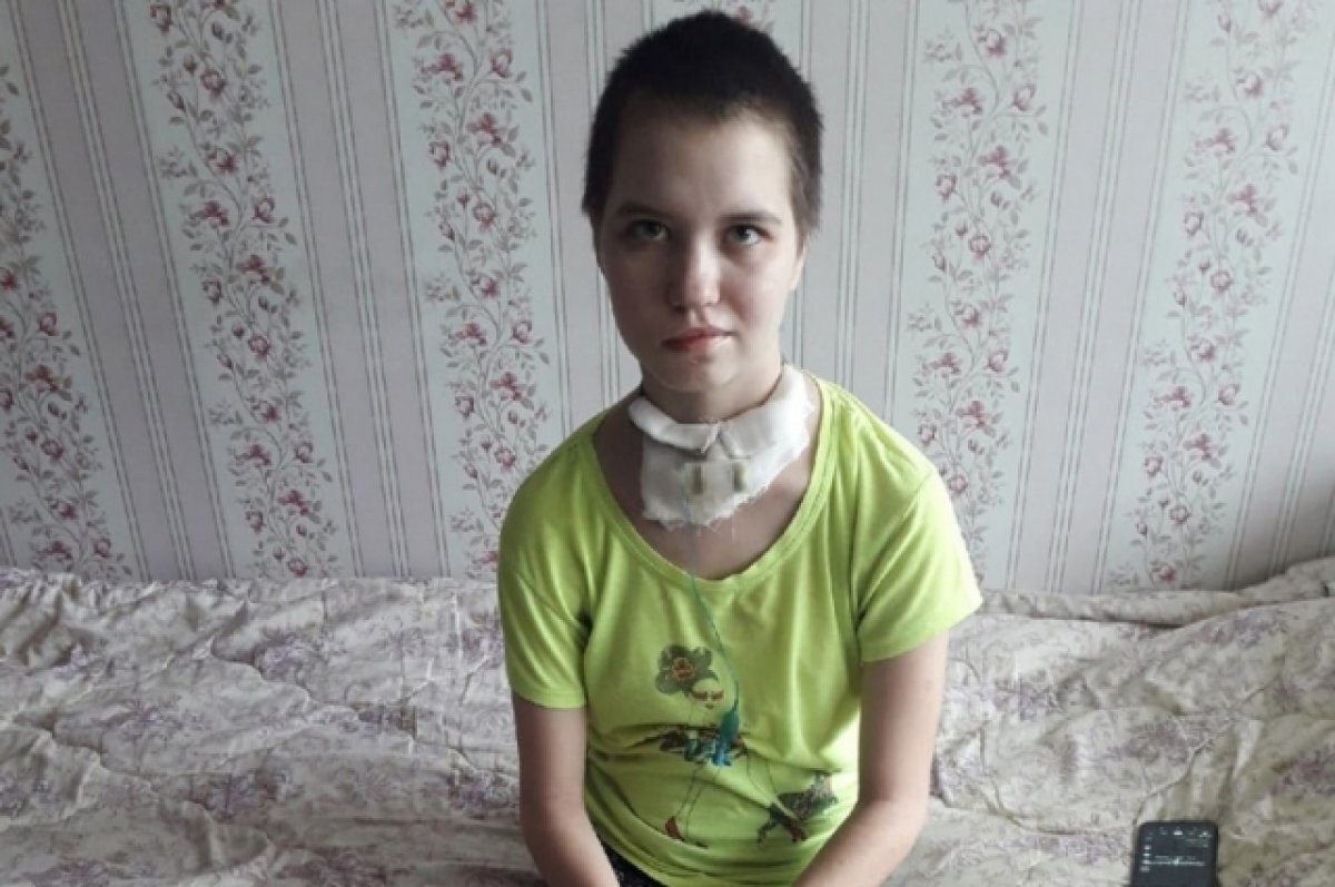    Если раньше Наташа ещё могла сидеть (снимок сделан именно в этот период), то сейчас она прикована к постели и не встаёт.