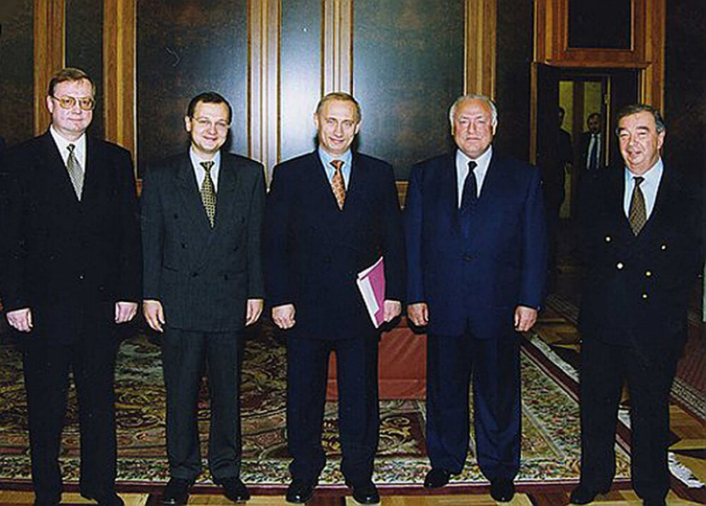 Фото: Ippo.ruВсе премьеры ельцинской эпохи. Крайний справа – Степашин. В середине – Путин. Остальных сами узнаете?