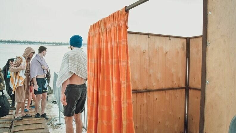     Организовать массовые купания планировалось в селе Маккавеево. Это традиция, но в этом году она может сорваться.