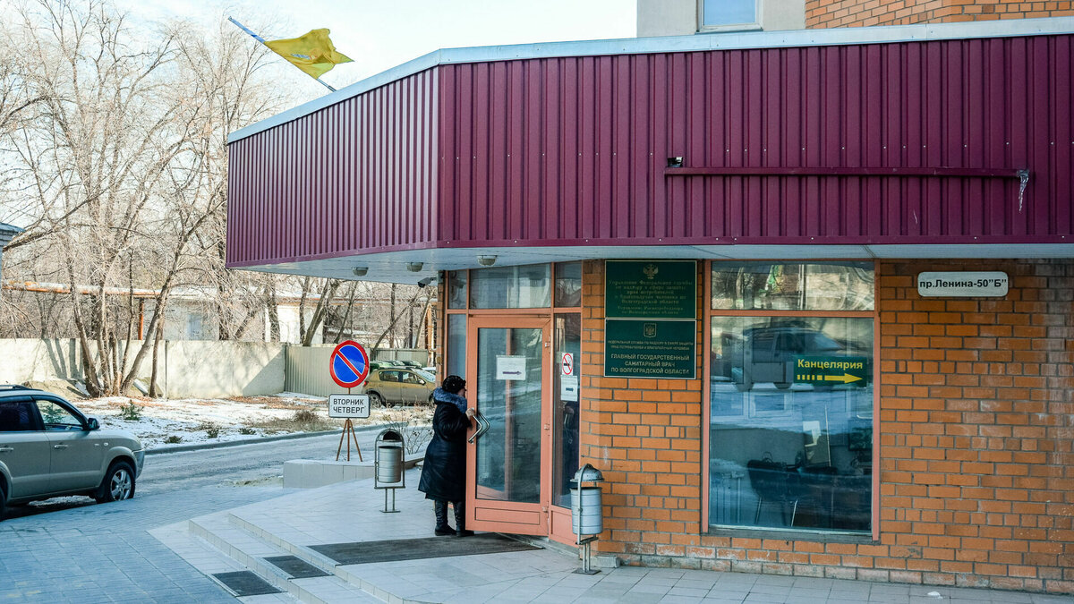     В Волгоградской области участились случаи мошеннических действий под видом сотрудников регионального управления Роспотребнадзора. Аферисты требуют от организаций деньги на якобы благотворительные мероприятия, предупредили в надзорном ведомстве.