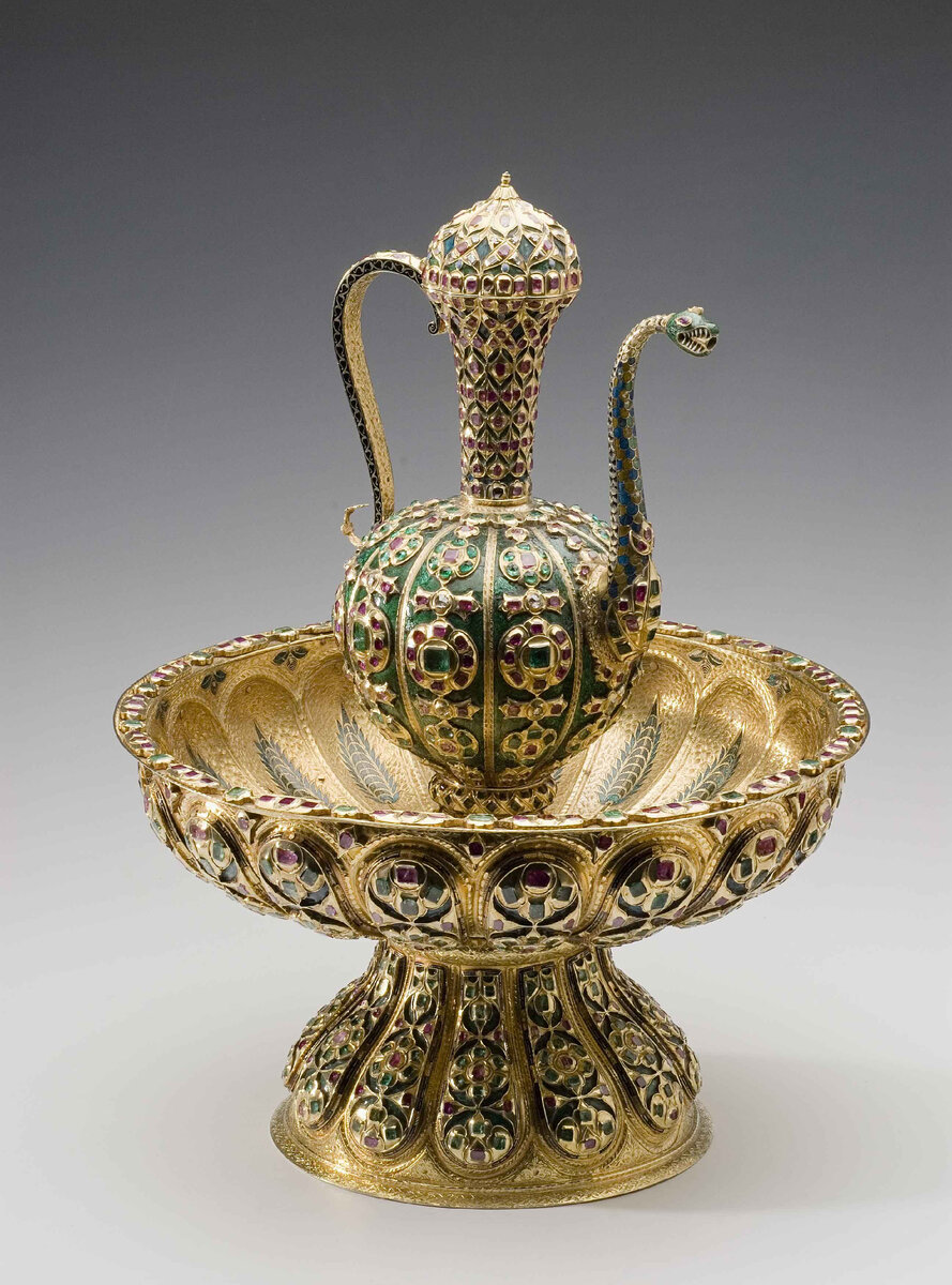 Рукомойный кувшин со стоянцем. Стамбул, XVII век.