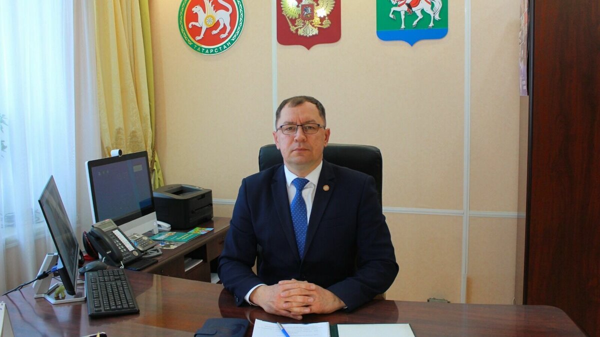     Глава Агрызского района Татарстана Азат Валеев принял решение покинуть свой пост. Его отставку должны принять на днях.