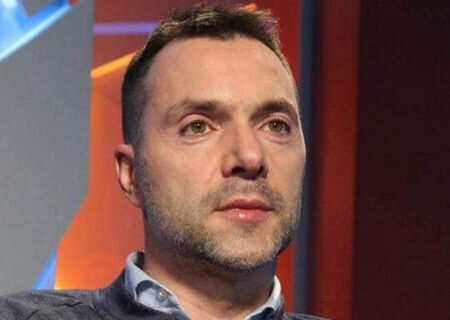    Арестович увольняется в годовщину прошлогоднего «увольнения»