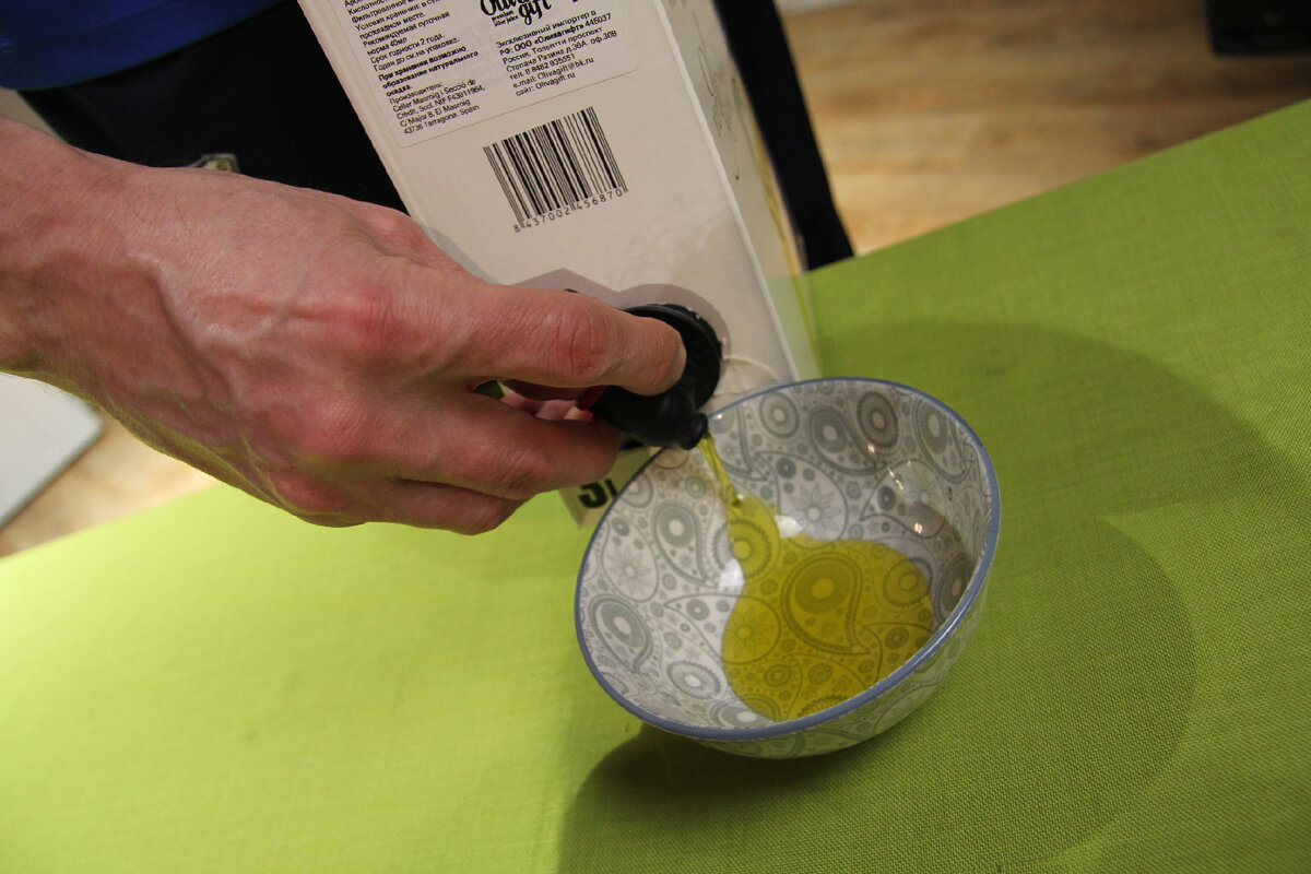 фермерское оливковое масло от импортера ООО Оливагифт в упаковке бекин бокс