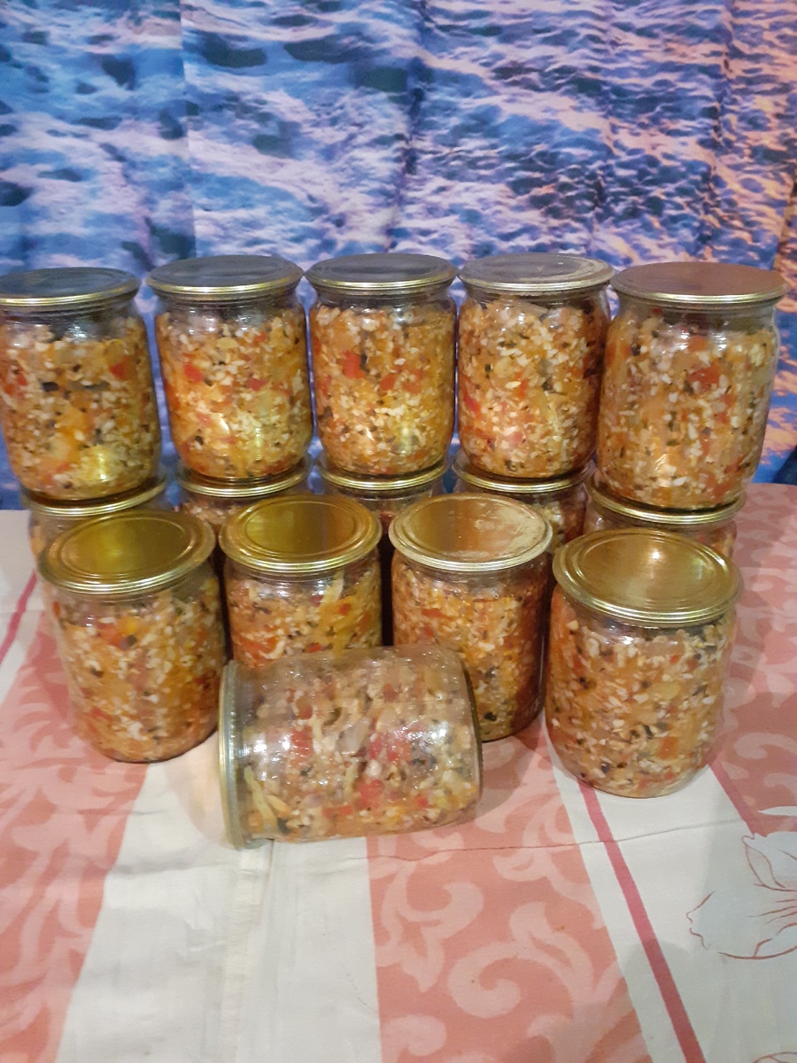 Из этого состава продуктов выходит 15 банок по 0,5 л.