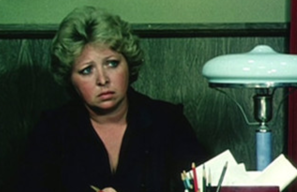 Анна Фроловцева в кинокартине "Одиноким предоставляется общежитие". Кадр из фильма