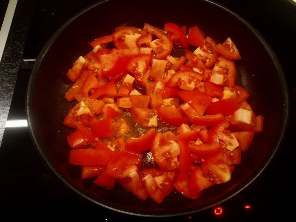 Выложили помидоры