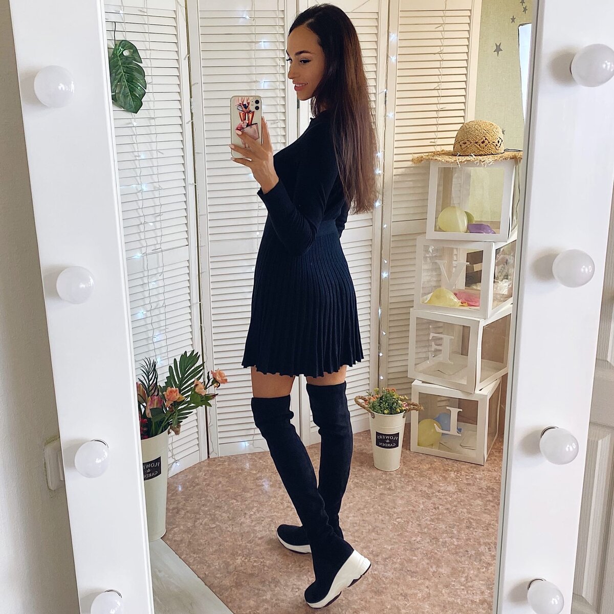 Удобные ботфорты😃
Стильные и комфортные
На мое счастье прекрасно подошли на стройные ножки (обычно болтаются на мне)
Доставка 2.5 недели
Упаковка- плотный почтовый пакет без коробки
Но завернули их надежно
Внутри специальные вставки чтоб не помялись
На выбор есть и в коротком варианте (они чуть дешевле)
В магазине представлен большой ассортимент оттенков
Остановилась на черных белоснежной подошвой
Размерный ряд от 3 до 12
На ногу 23.5 см выбрала 7 (соответствуют 37 размеру)
Мне и на носочек пойдут
Смотрятся эффектно
Подошва не пластмассовая)) Хорошо пружинит
Материал- флок
По качеству все отлично
Прошиты ровно
Каких либо изъянов не обнаружено
Хорошо будут смотреться с платьями, юбками, плотными шортами и леггинсами 
Стоимость на момент покупки составила 2637 руб
Стоимость полностью оправдана 💥💥💥

AliExpress: http://ali.pub/5031qf
___________ 
Блог Instagram: https://www.instagram.com/evgeniyayaaa_ali